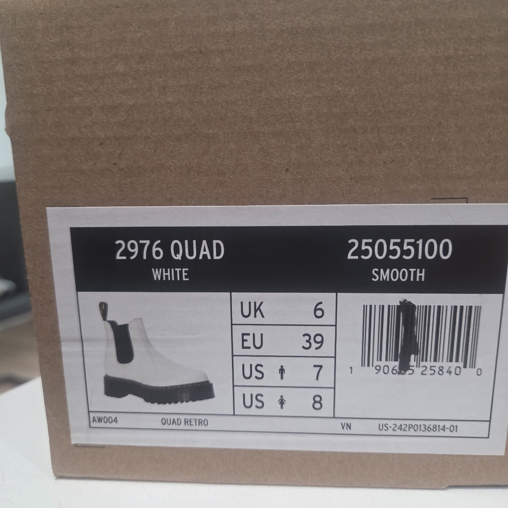 Dr. Martens White and Black Boots Size 8 - Picture 17 of 17